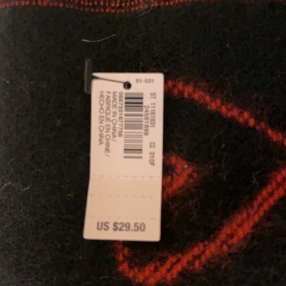 NWT Victoria’s Secret hearted scarf - Picture 3 of 4